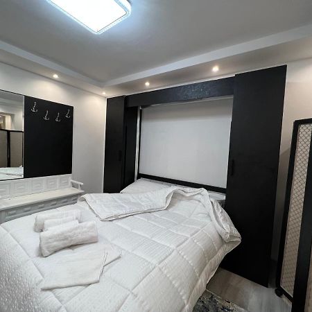 Apartment Tirana On Myslym Shyri Buitenkant foto