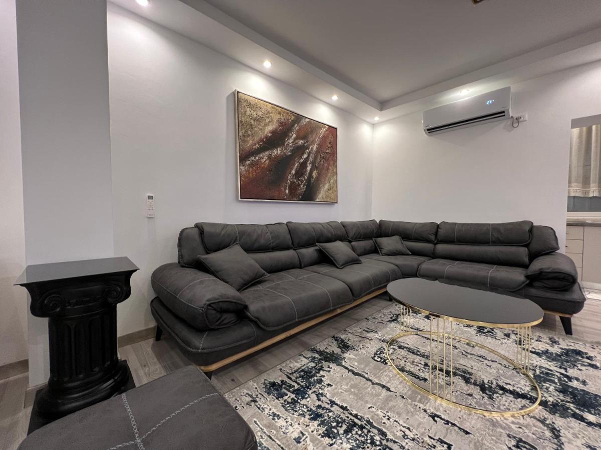 Apartment Tirana On Myslym Shyri Buitenkant foto