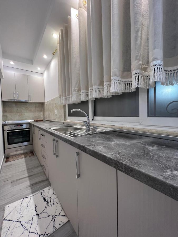 Apartment Tirana On Myslym Shyri Buitenkant foto