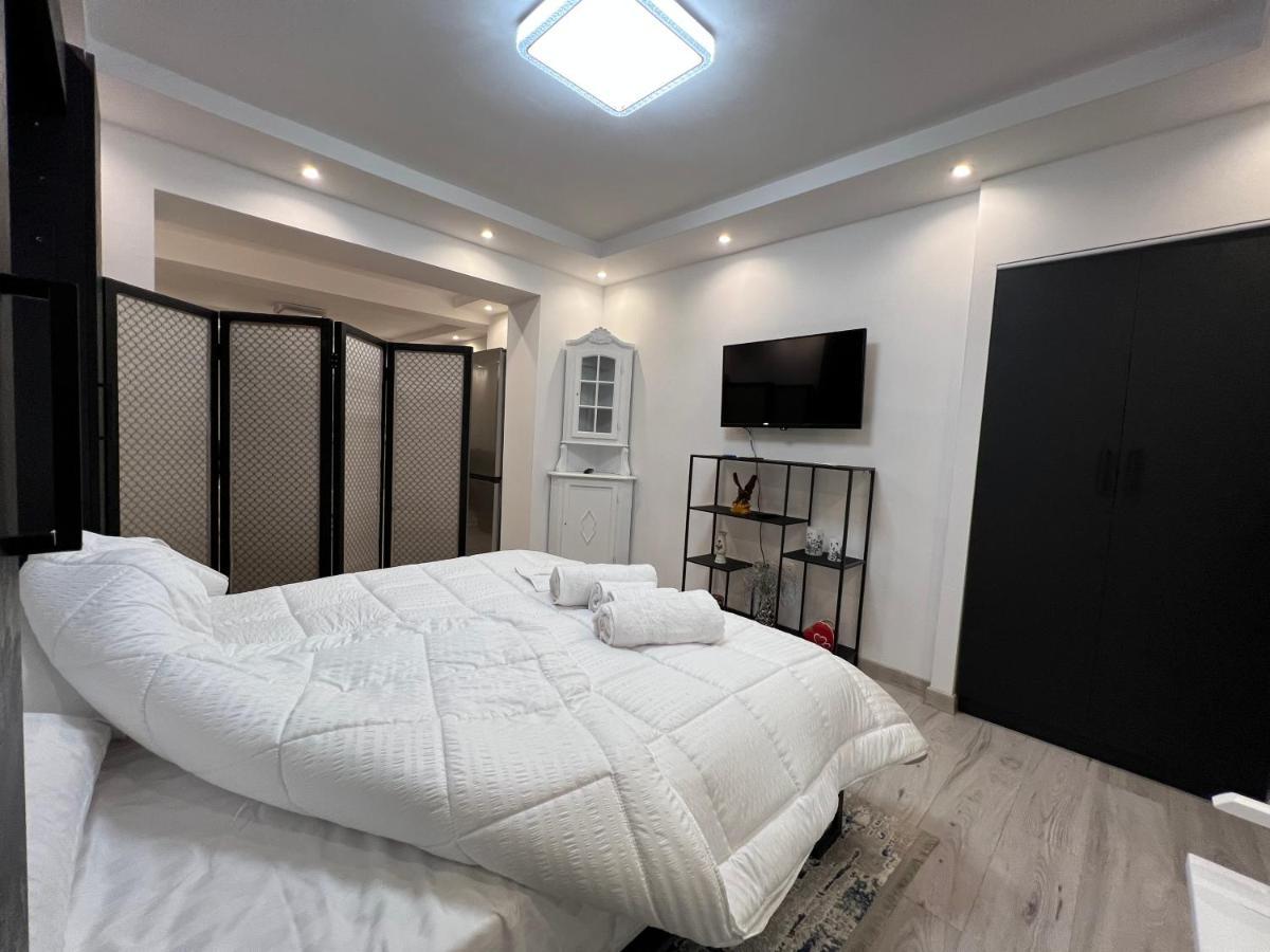 Apartment Tirana On Myslym Shyri Buitenkant foto